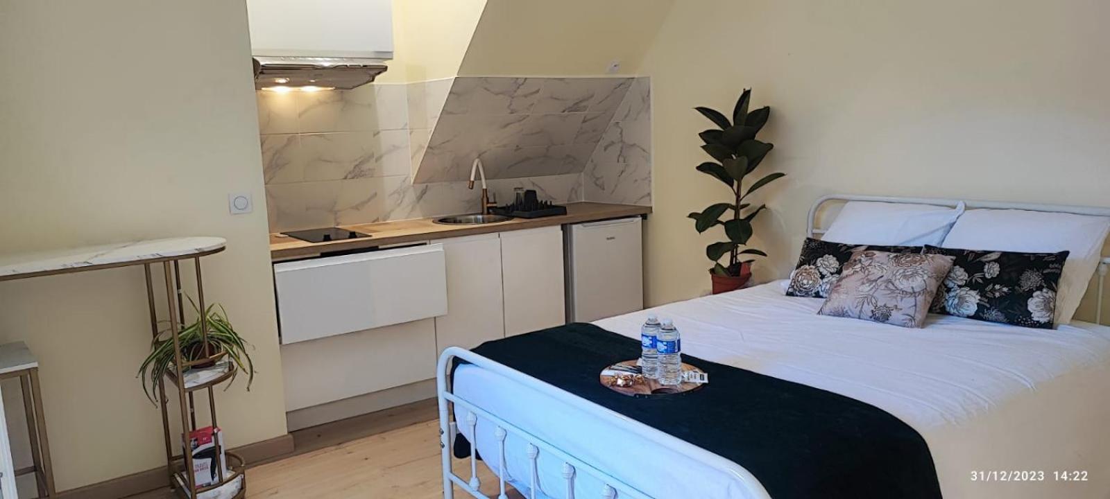 Le Cocoon Dore Пуатье Экстерьер фото